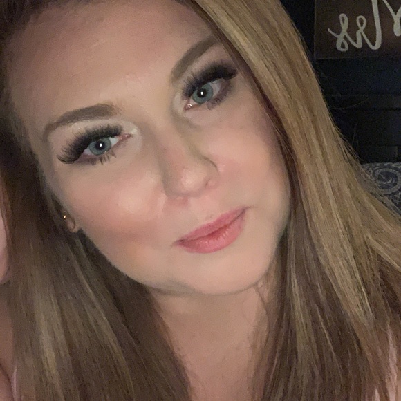 Meet your Posher, Kate! - Picture 2 of 5